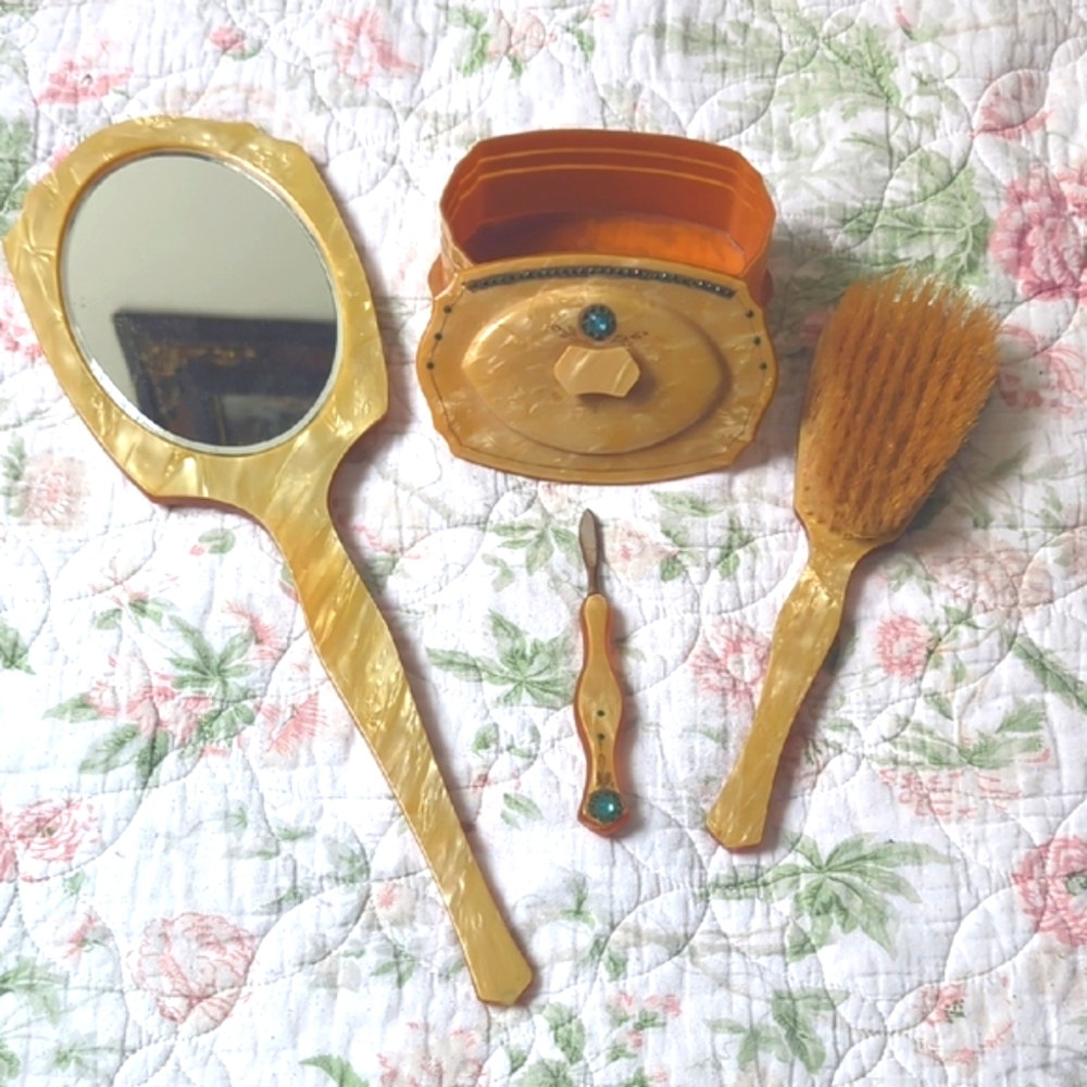 Vintage 1920's 4 piece Lucite Vanity Dresser Set - Picture 2 of 12